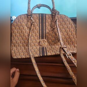 Guess bag nice size bag